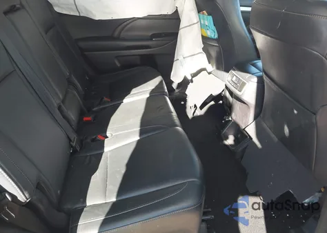 2015 Toyota Highlander Xle z USA, uszkodzony, nr VIN 5TDJKRFH7FS206924